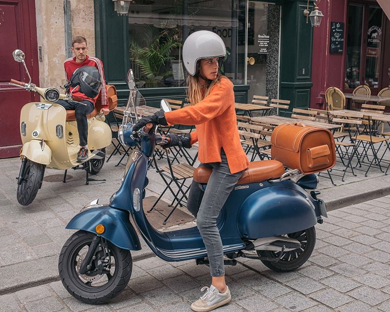 Paris : Le stationnement payant pour les deux roues thermiques met Pink Mobility à l’avant-poste de la mobilité durable