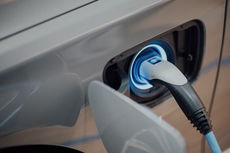 Un  "sabordage industriel" : la fin du moteur thermique en Europe 