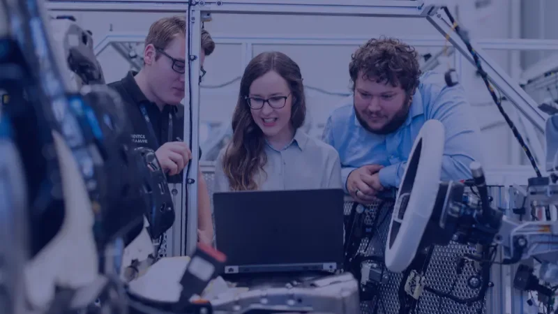Deux fois plus de femmes formées aux métiers des services de l’automobile en 7 ans