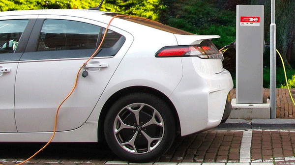 Bientôt des batteries structurelles, pour un stockage d’énergie « sans masse » ?