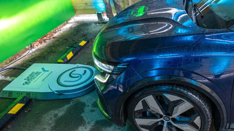 Synergies membres : Saint-Quentin-en-Yvelines expérimente la recharge à induction avec UP&CHARGE